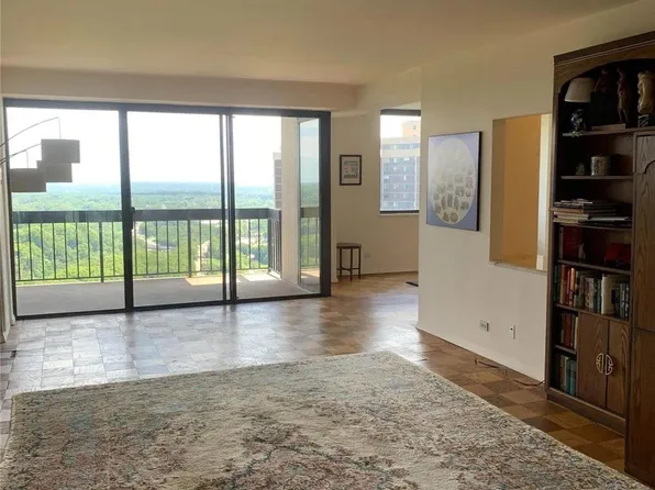 269-10 Grand Central Parkway #31K, Floral Park, NY 11005