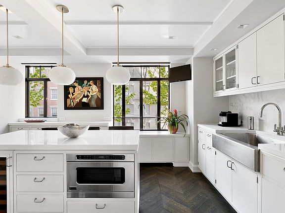 5th image of 130 W 12th St APT 4B
