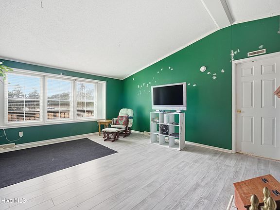 5th image of 324 Hill Lane Road