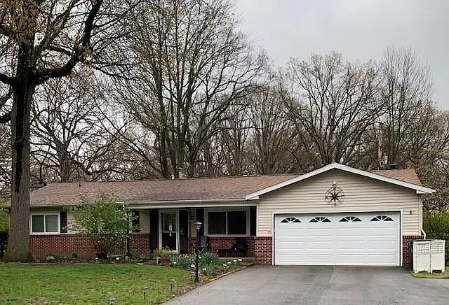 207 Oak Hill Dr photo 1