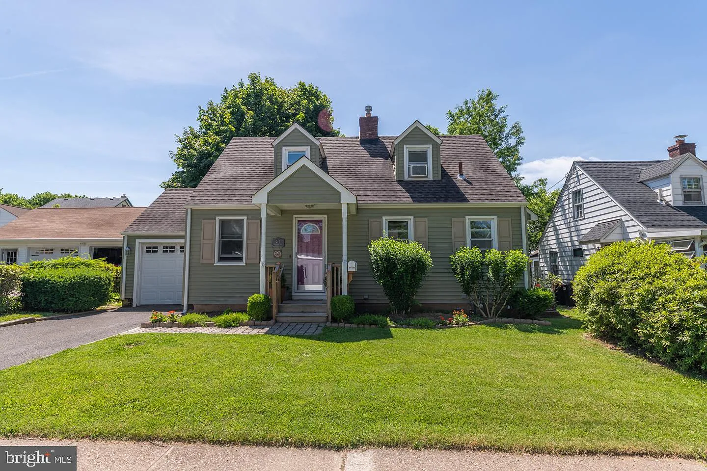 311 Hillcrest Ave photo 1