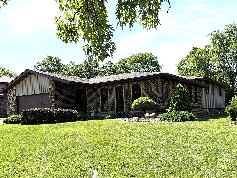 1st image of 8733 Golfview Dr