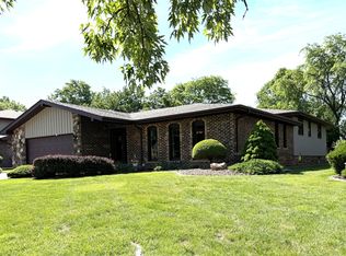 8733 Golfview Dr, Orland Park, IL 60462