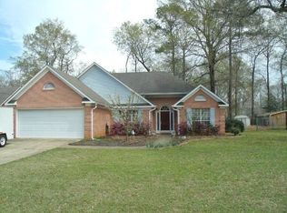 210 Lawrence St, Caledonia, MS 39740