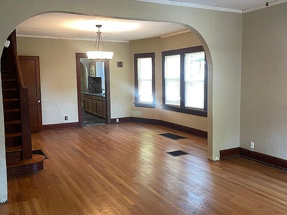 2nd image of 33 Woodcrest Ave