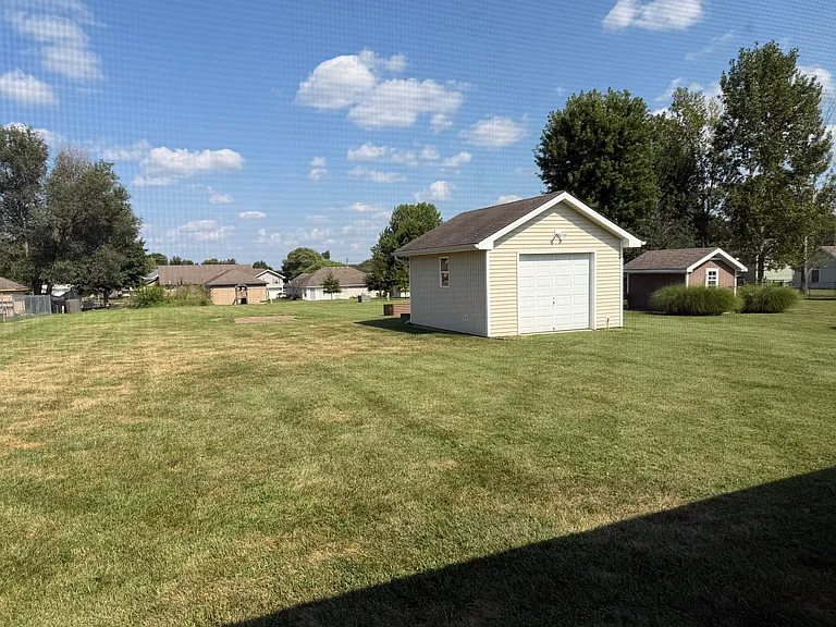 610 S Connor St — Photo 10