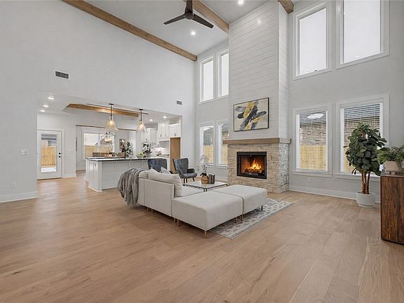 3rd image of 1111 Canyon Maple St