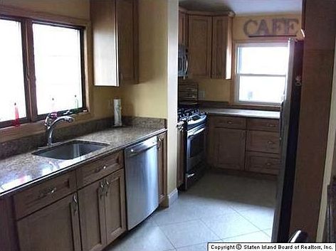 2nd image of 33 Hartford Ave