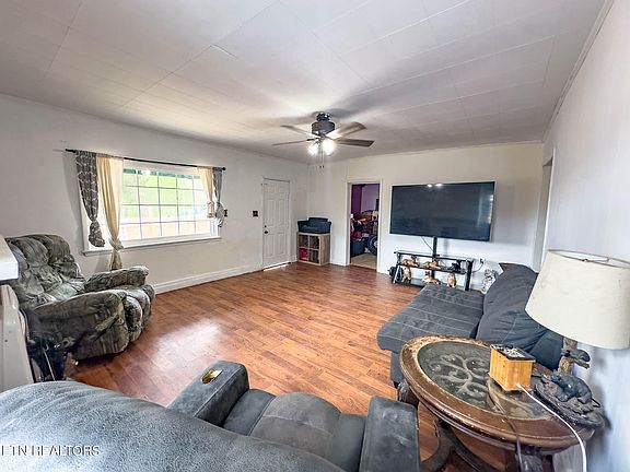 5th image of 308 Adkins St