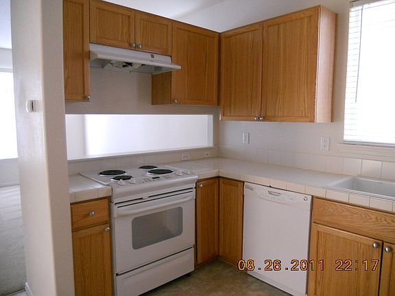 2nd image of 956 SE Marinette Ave
