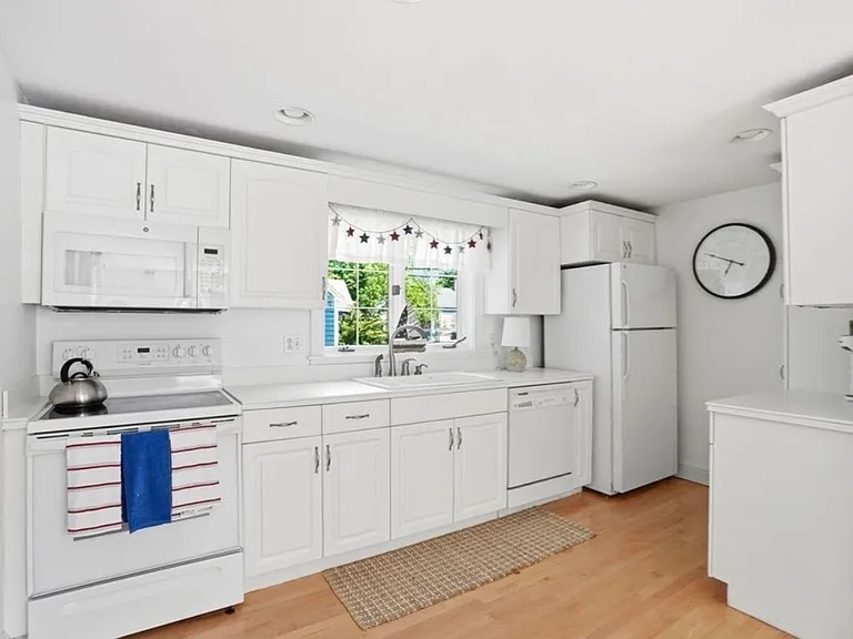 25 Linwood St #A — Photo 2