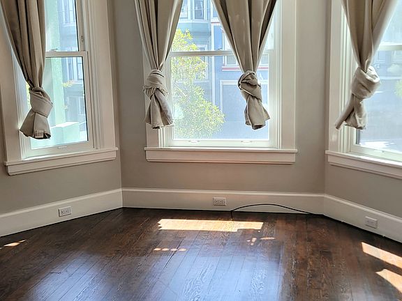 4th image of 122 Carl St #1