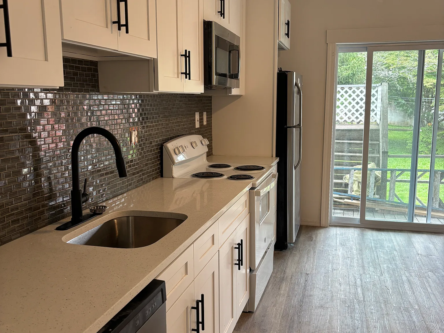 1 bed, 1000 sqft, $1,700 — Photo 2