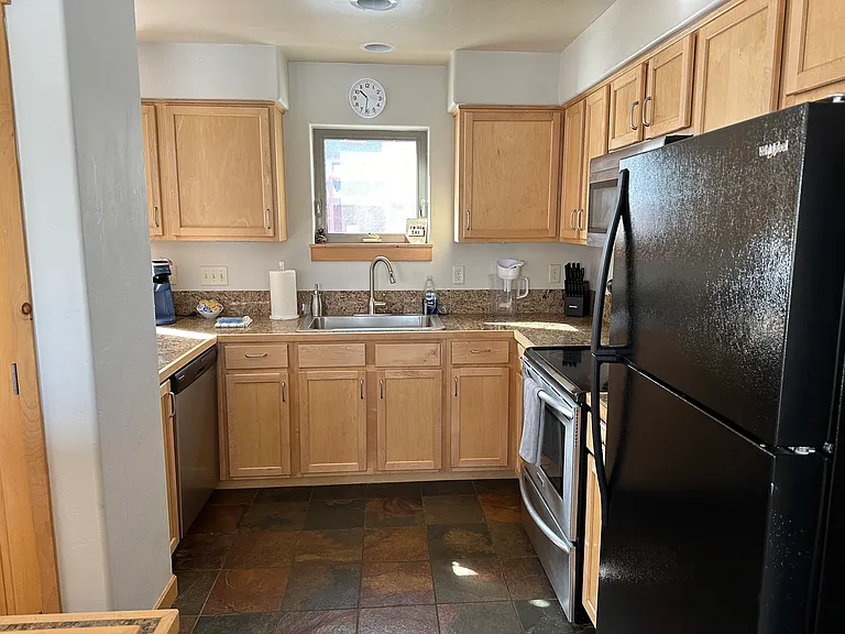 424 Wolf Park Ln — Photo 5