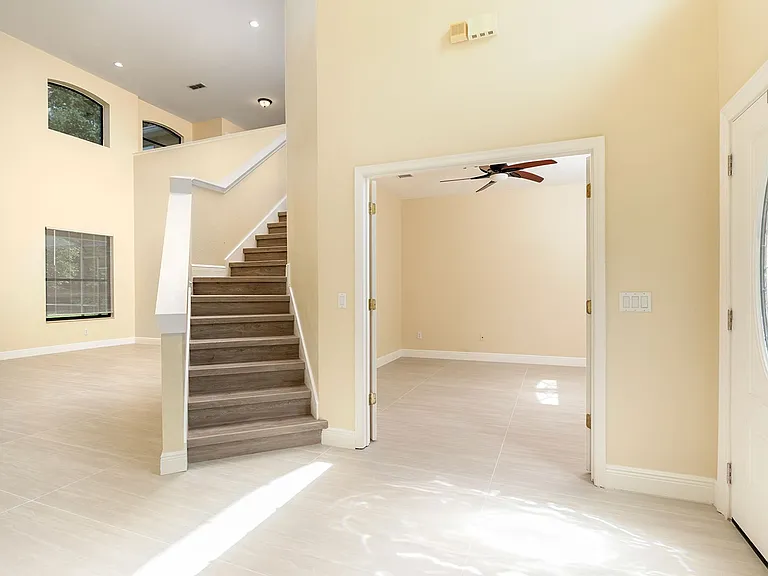 1585 Cherry Ridge Dr — Photo 4