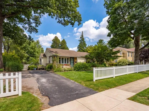 106 Lowrys Ln, Bryn Mawr, PA 19010