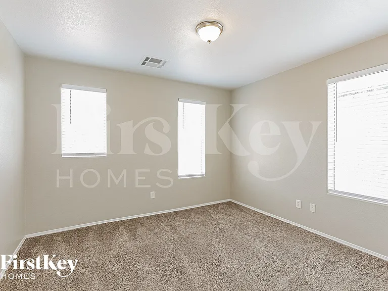 4340 Laguna Garden Ave N — Photo 11