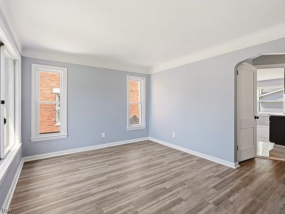 4th image of 15705 Throckley Ave