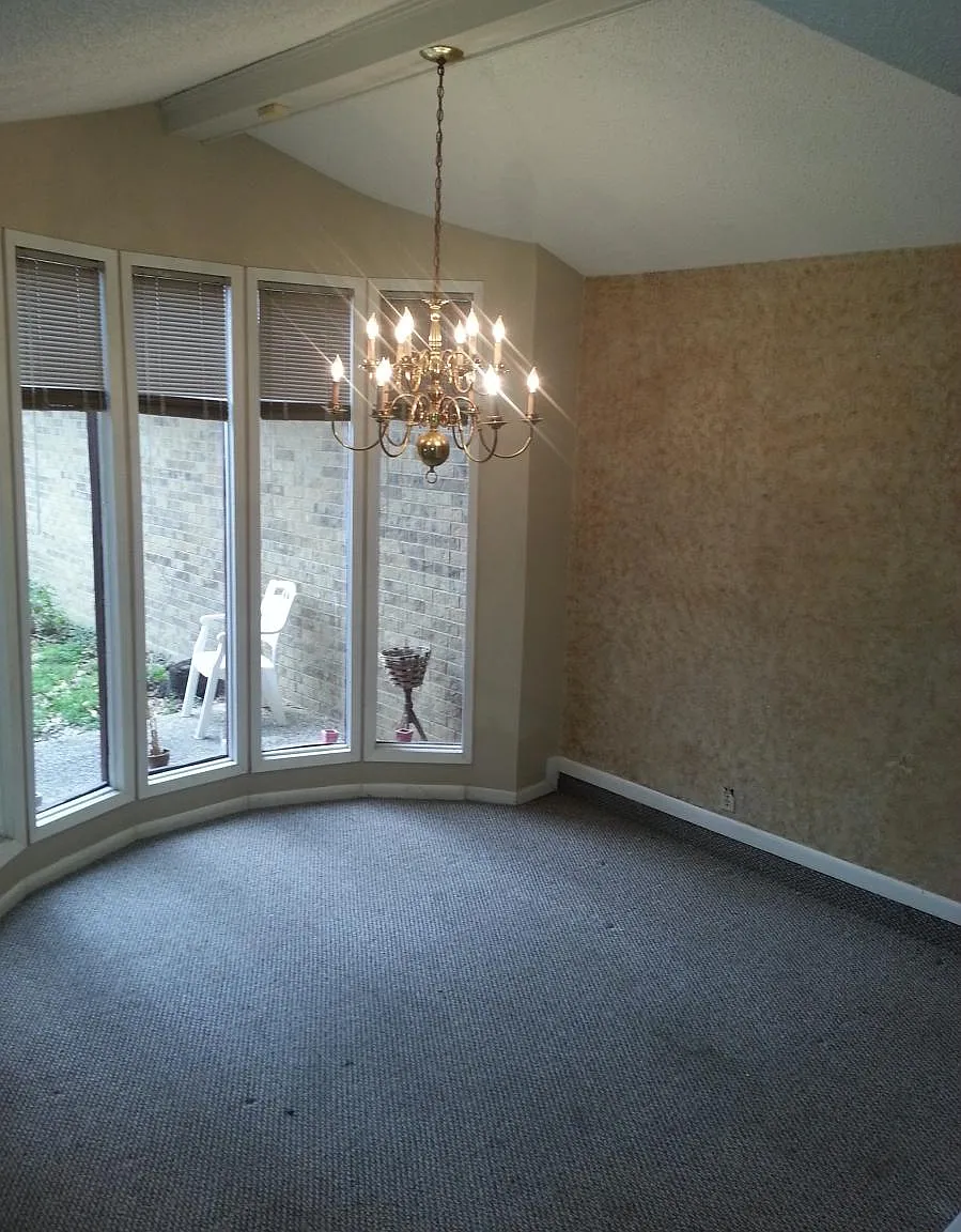 3 bed, 2200 sqft, $2,500 — Photo 2