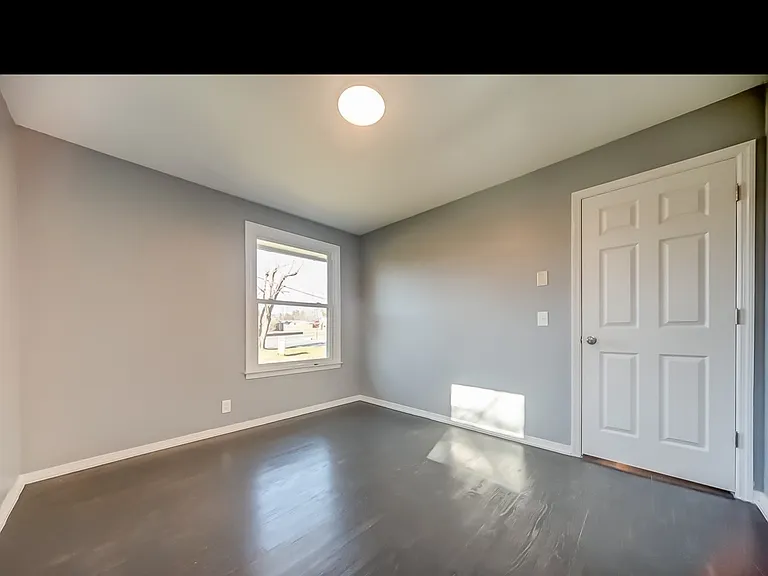 100 Cole Dr — Photo 9