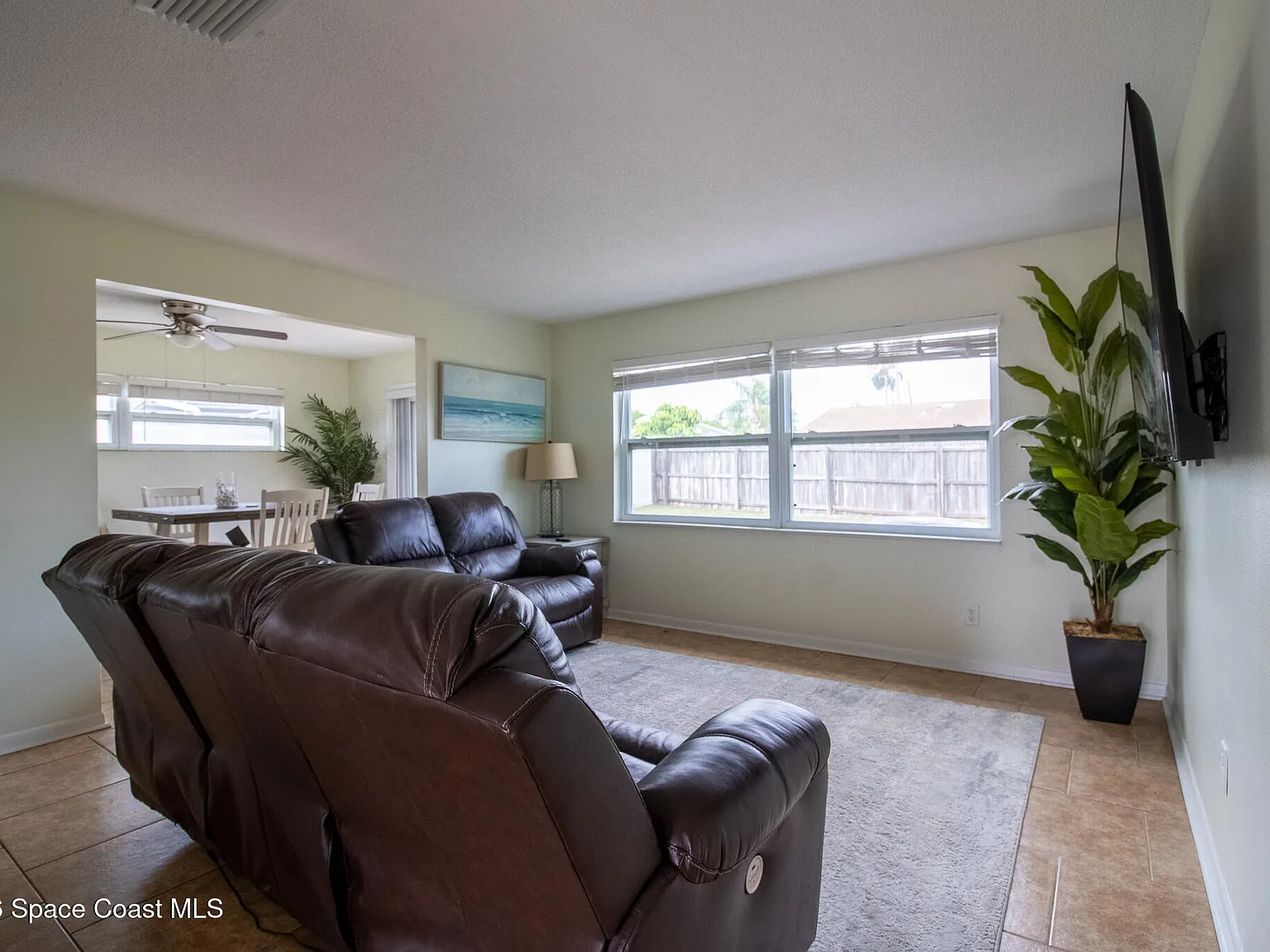 3 bed, 2.0 bath, 1225 sqft, $2,300 — Photo 2