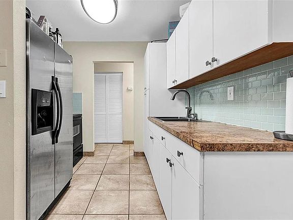 2nd image of 121 NW 7th Ave #0