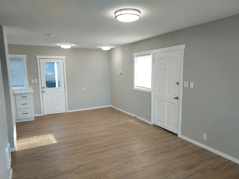 700 Aberdeen Ave NE #702 — Photo 4