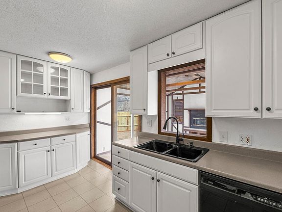 4th image of 2841 Brunswick Ave S