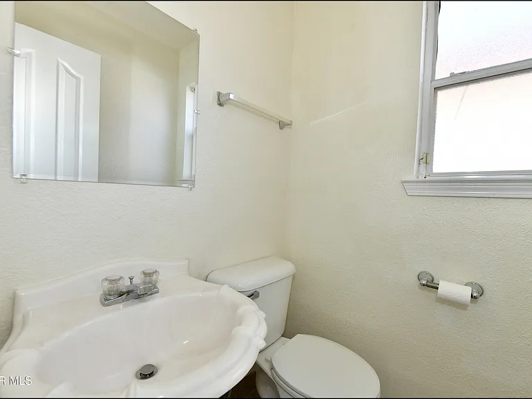 12121 Tower Hill Dr — Photo 33