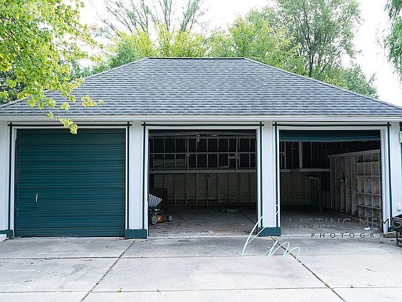 3-car garage
