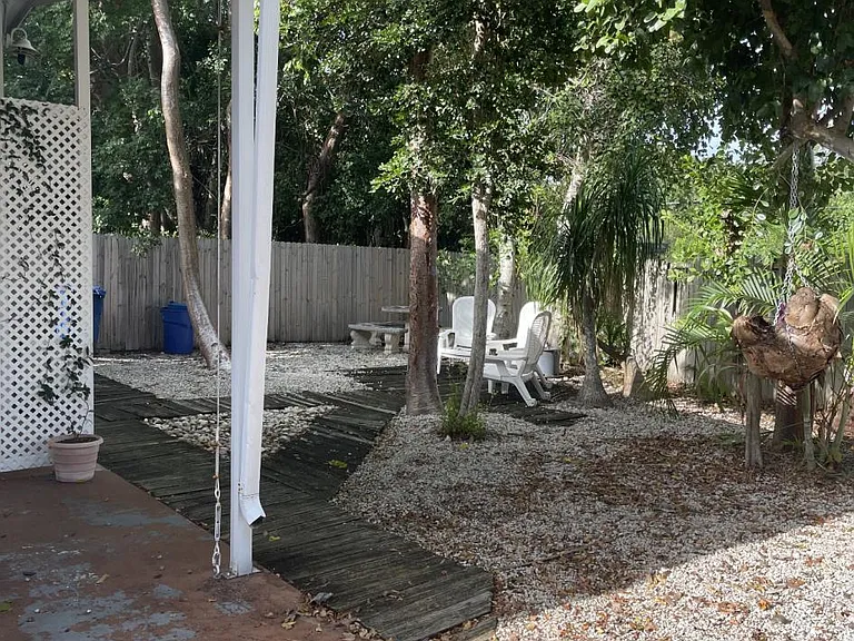 900 S Emerald Dr — Photo 6