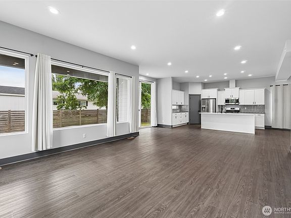 5th image of 121 Palisades Place