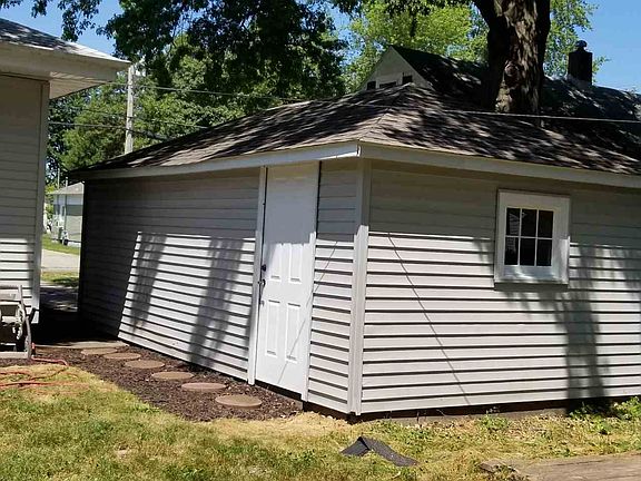 3rd image of 307 E Van Buren St