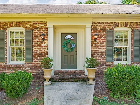3rd image of 2806 Claybrook Dr