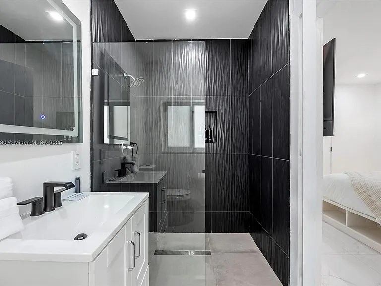 1651 SW 13th Ave — Photo 54