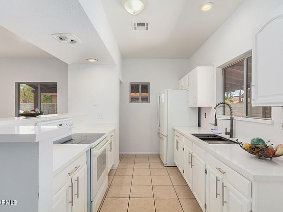 4th image of 1343 E SAINT ANNE Avenue