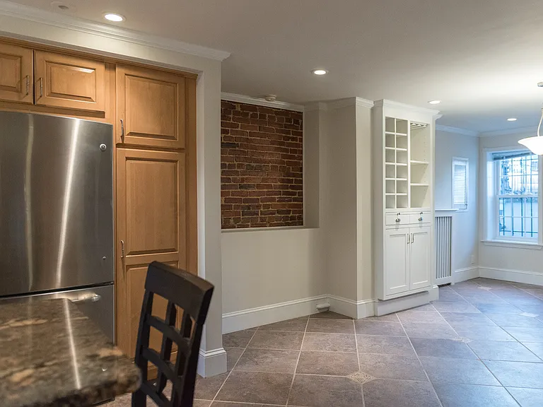 609 10th St NE — Photo 30