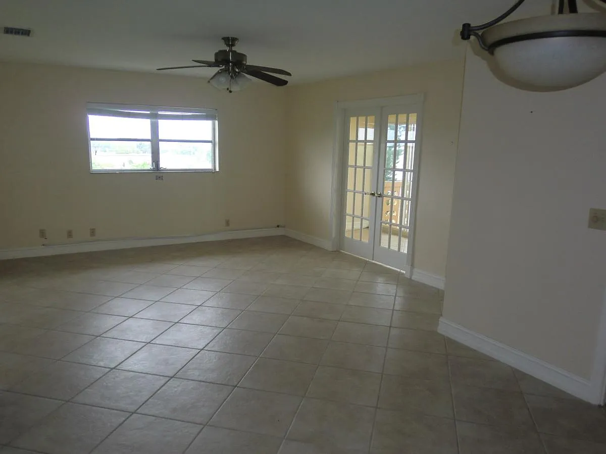 2 bed, 1200 sqft, $2,100 — Photo 3