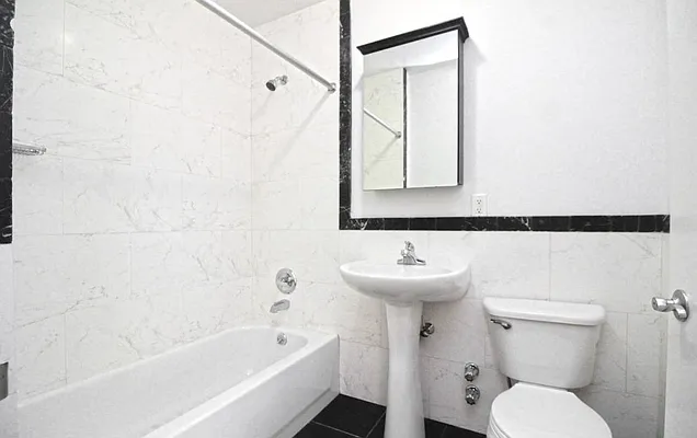Rented by EXR | media 9