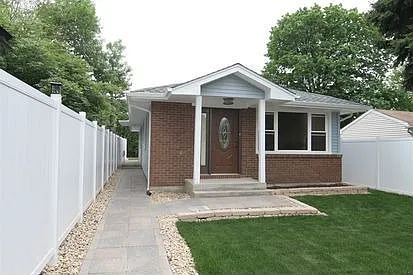 241 W Quincy St photo 1