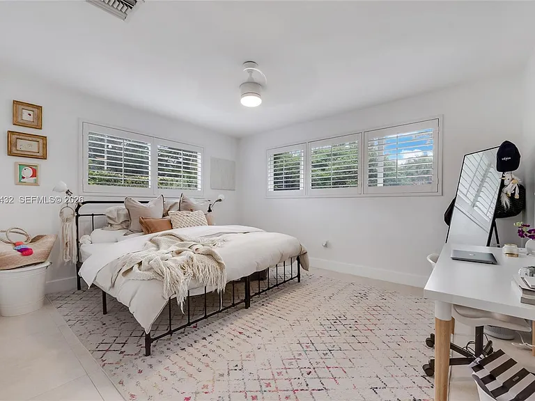 5715 SW 56th Ter — Photo 6
