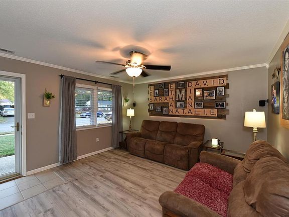 2nd image of 3018 E Yellowstone Dr