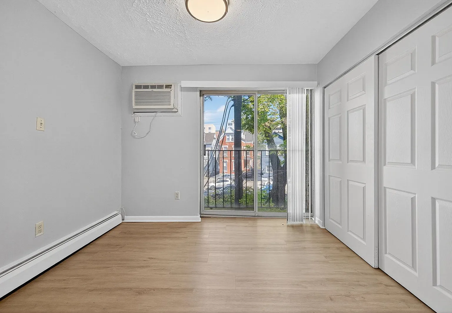 2 bed, 1.0 bath, 675 sqft, $1,199 — Photo 4