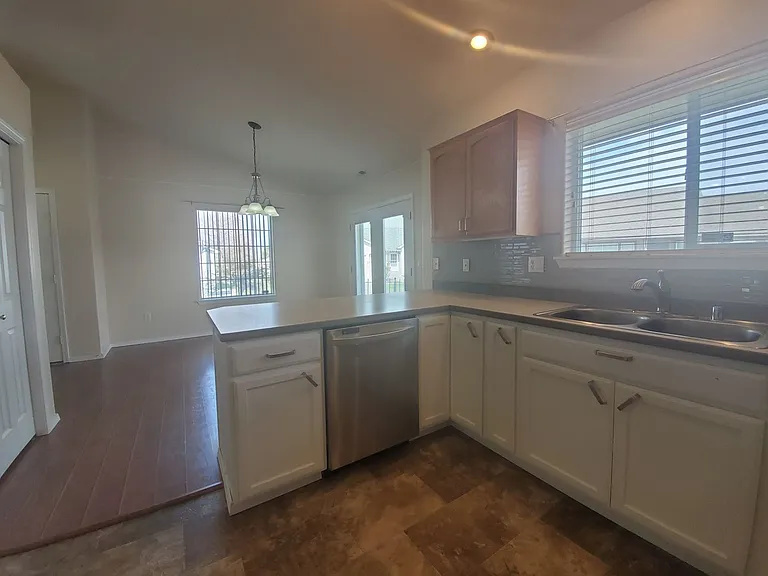 2421 S Arthur Ct — Photo 11