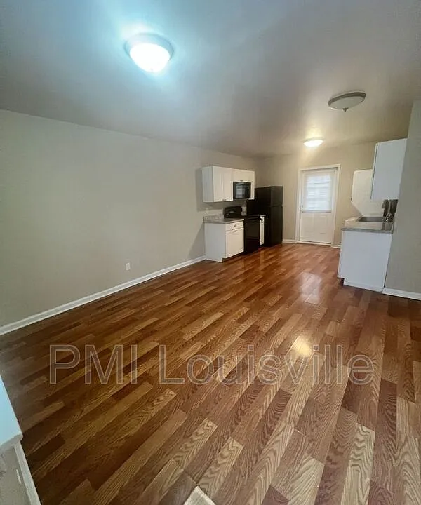 1302 Main St #F