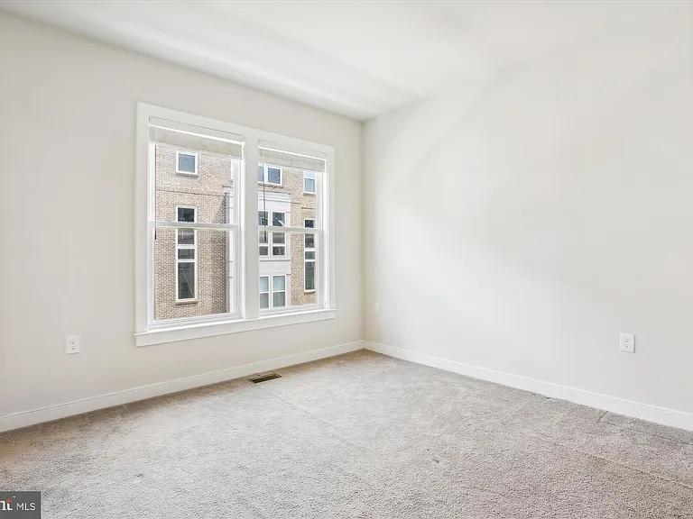 13340 Sherwood Park Ln — Photo 17