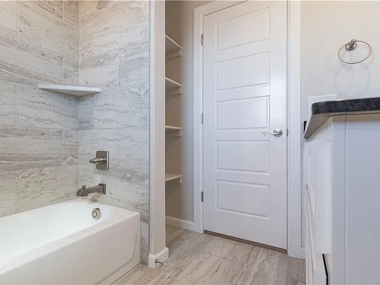 16300 Marsha Dr — Photo 21