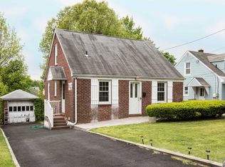 109 Sherwood Rd, Dumont, NJ 07628