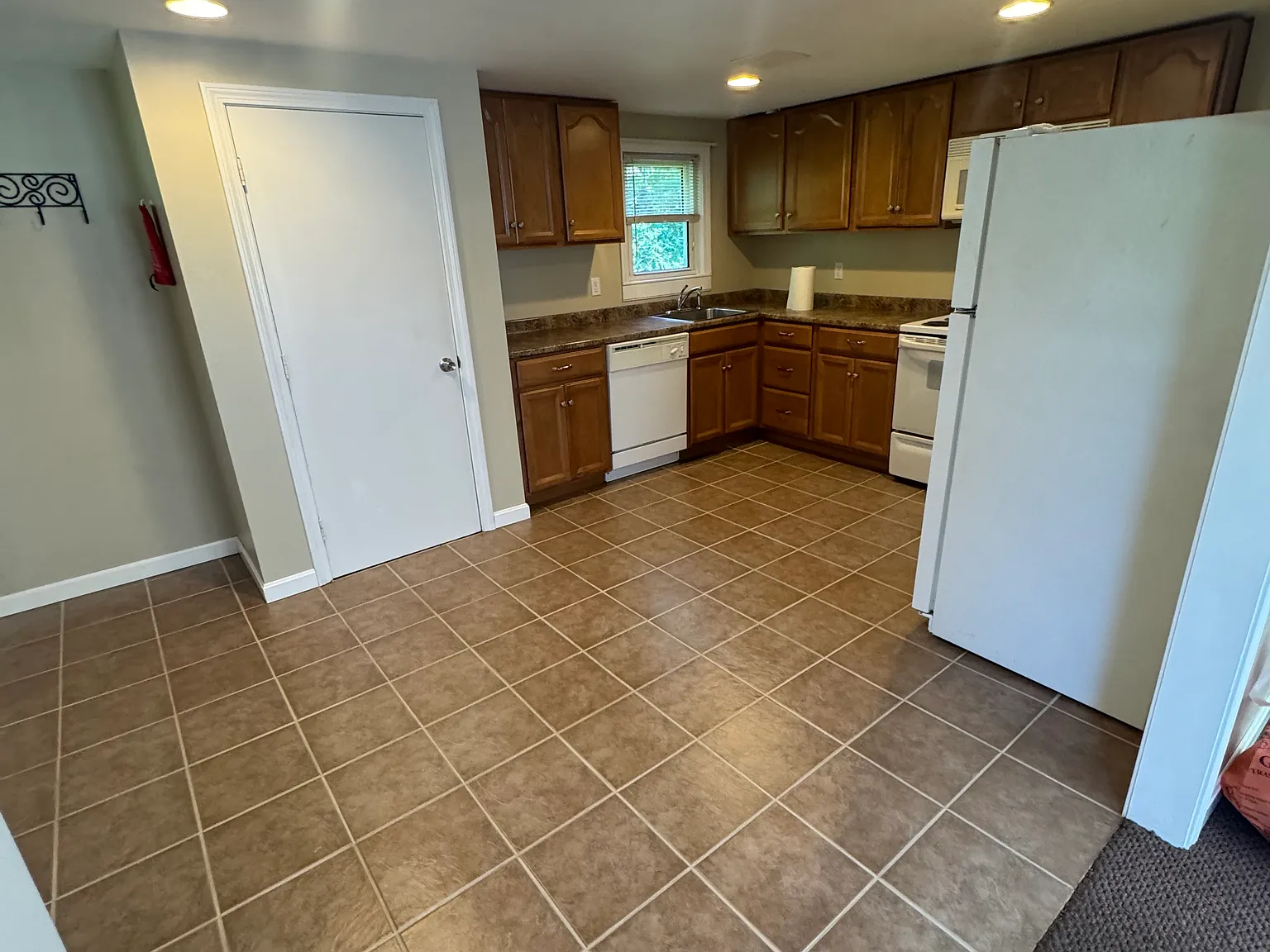 2 bed, $2,000 — Photo 3
