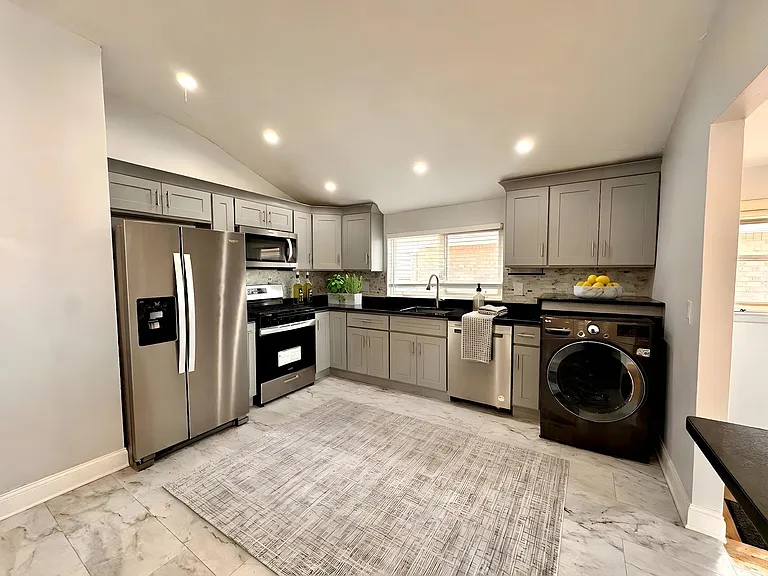 424 Jefferson Ave #3 — Photo 3